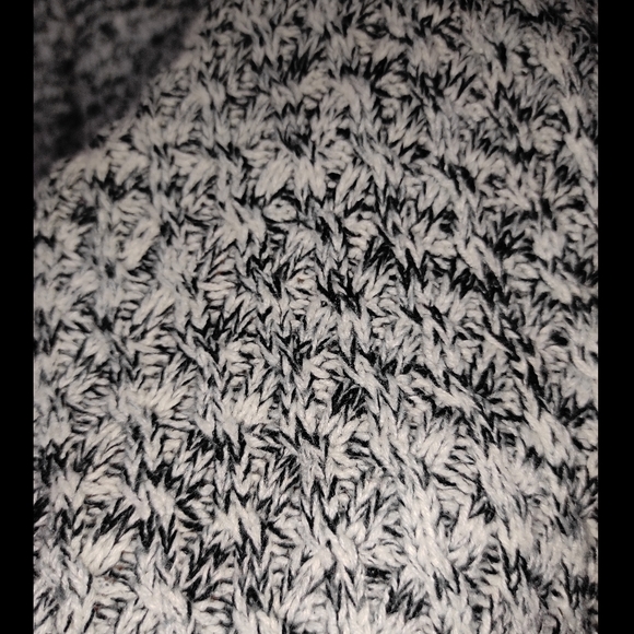 Black & white knit Turtleneck sweater - Picture 4 of 10